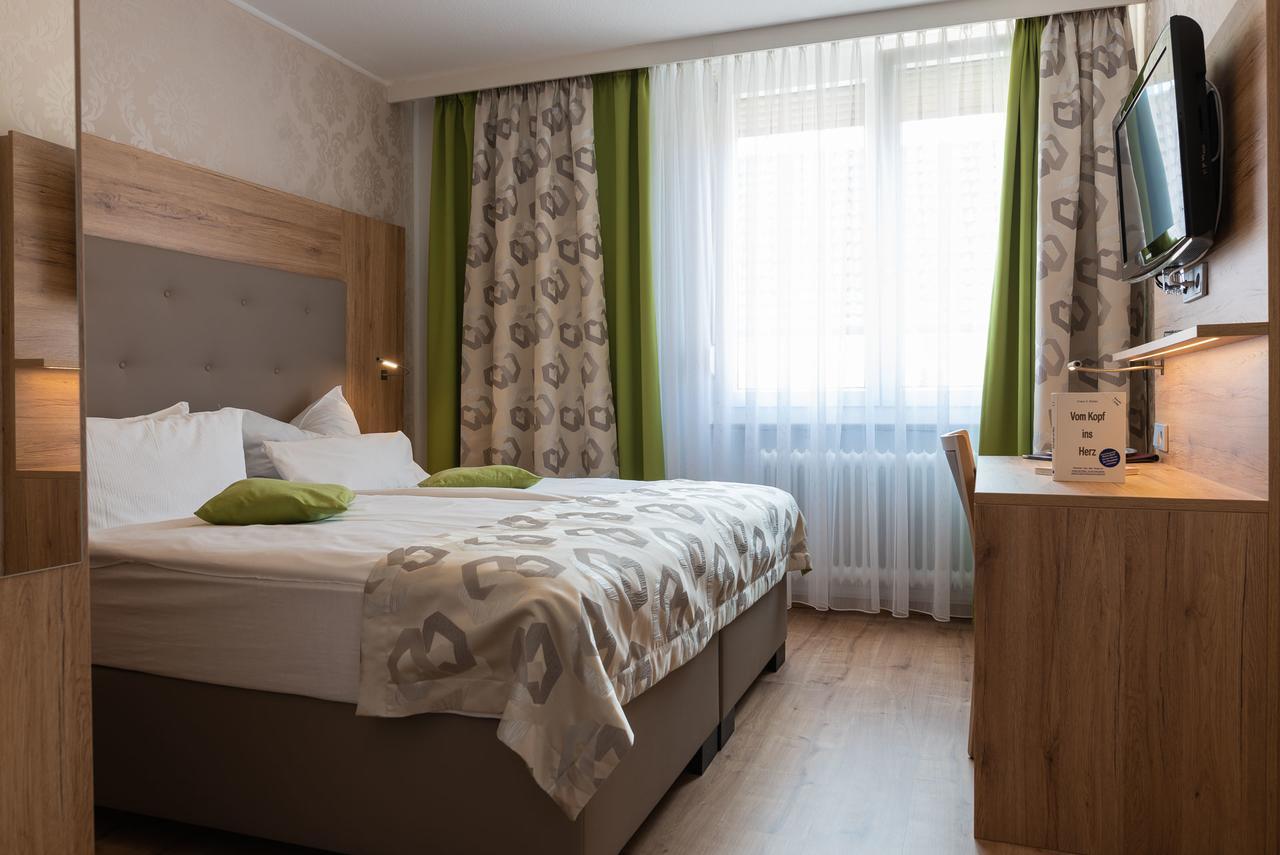 Hotel Central Бад Мергентхайм Екстериор снимка