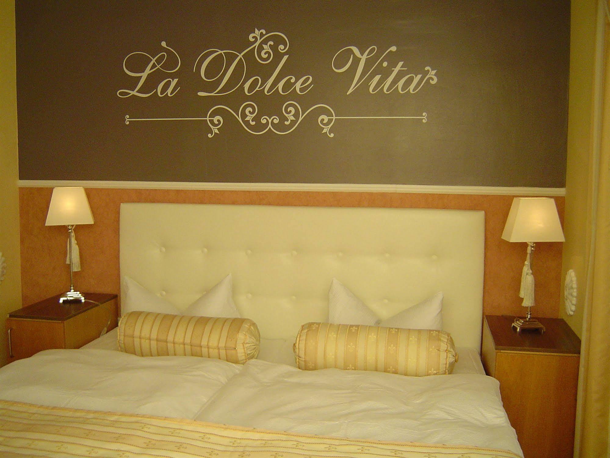 Central Boutique Hotel Бад Мергентхайм Екстериор снимка