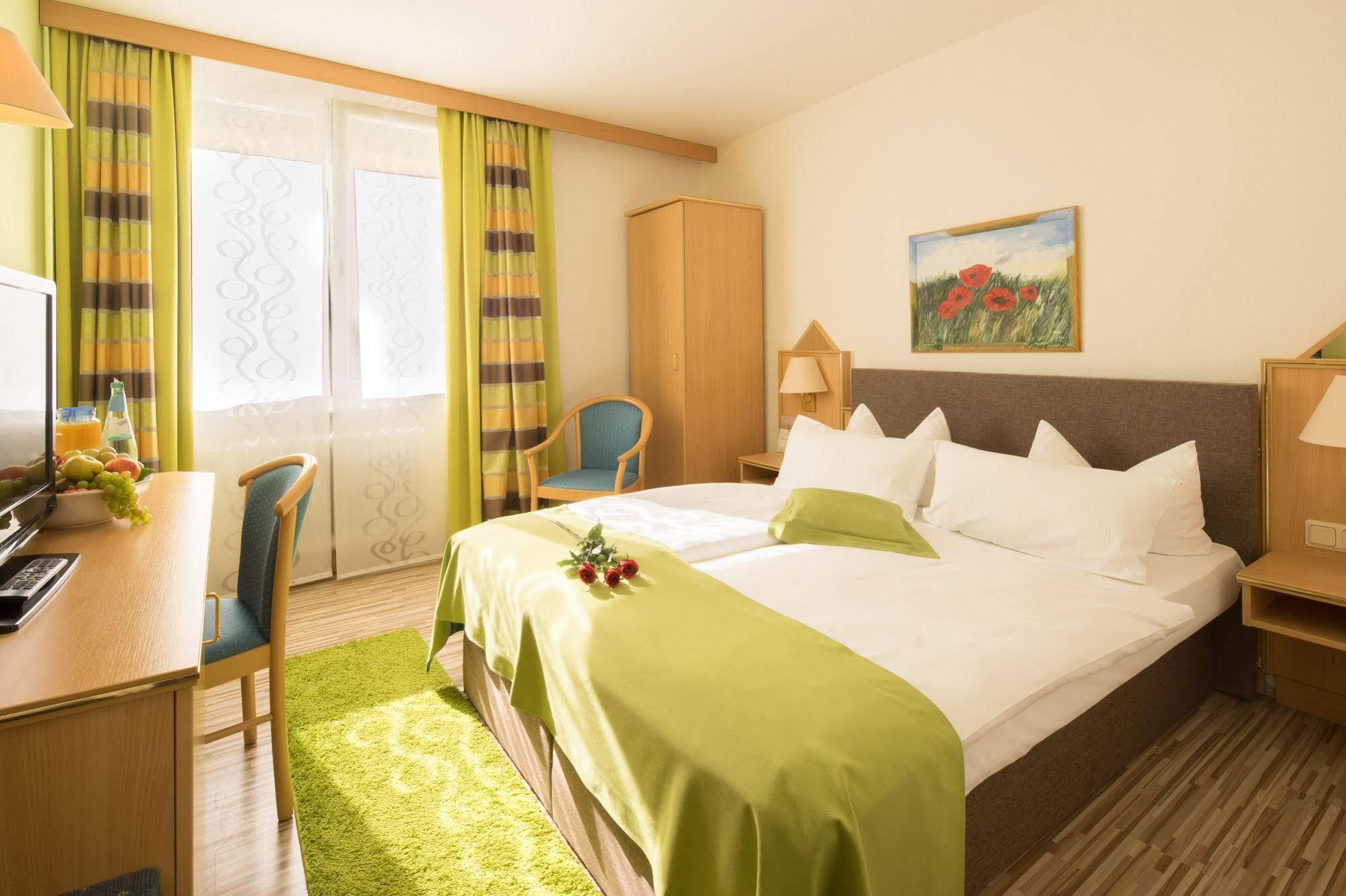 Central Boutique Hotel Бад Мергентхайм Екстериор снимка