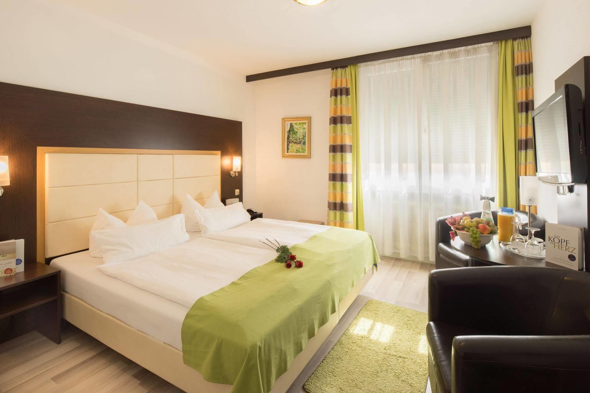 Central Boutique Hotel Бад Мергентхайм Екстериор снимка